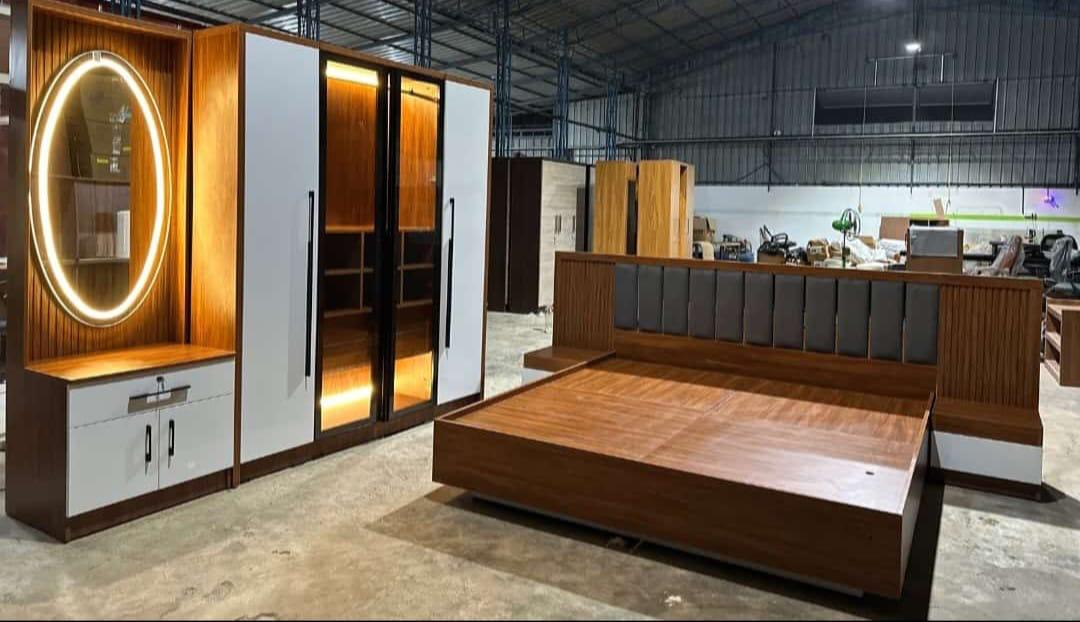 Modern Bedroom Furniture Set